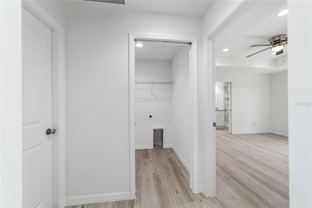 For Sale: $299,900 (4 beds, 2 baths, 1715 Square Feet)