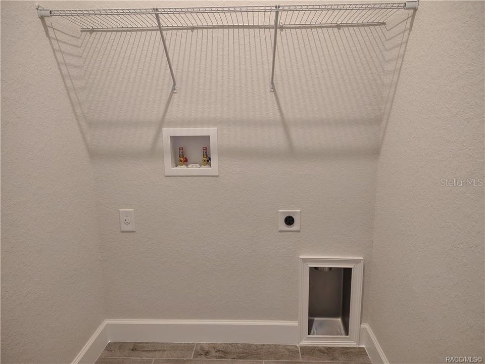 For Sale: $300,250 (4 beds, 2 baths, 1635 Square Feet)