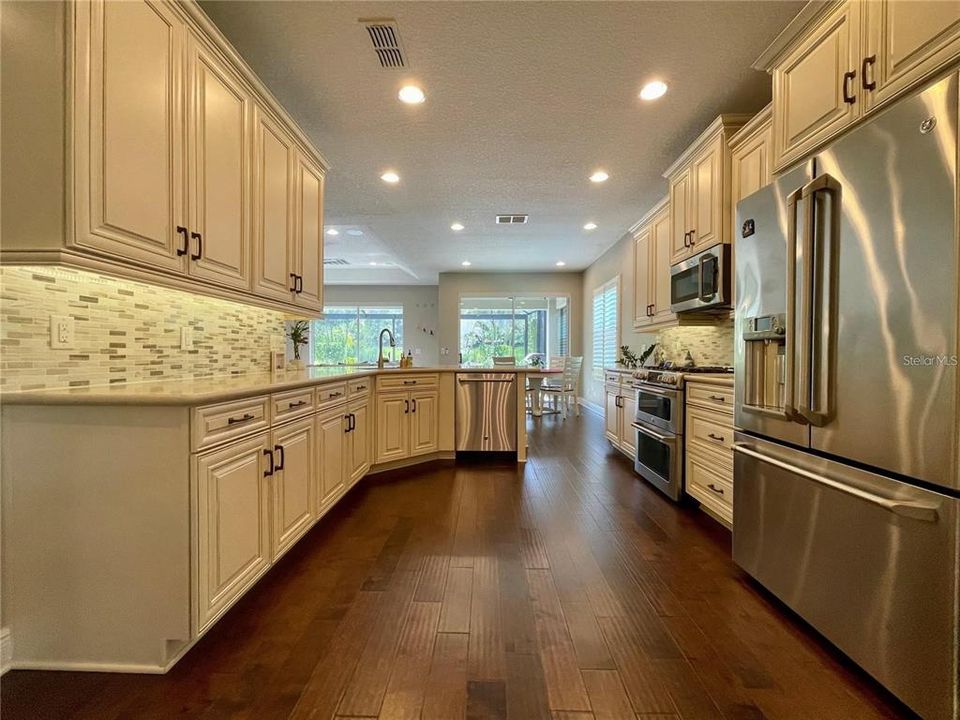 出租: $4,500 (4 贝兹, 2 浴室, 2680 平方英尺)