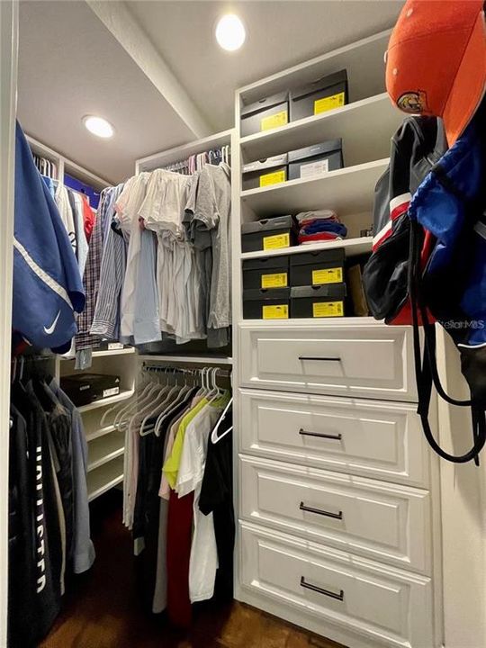 出租: $4,500 (4 贝兹, 2 浴室, 2680 平方英尺)