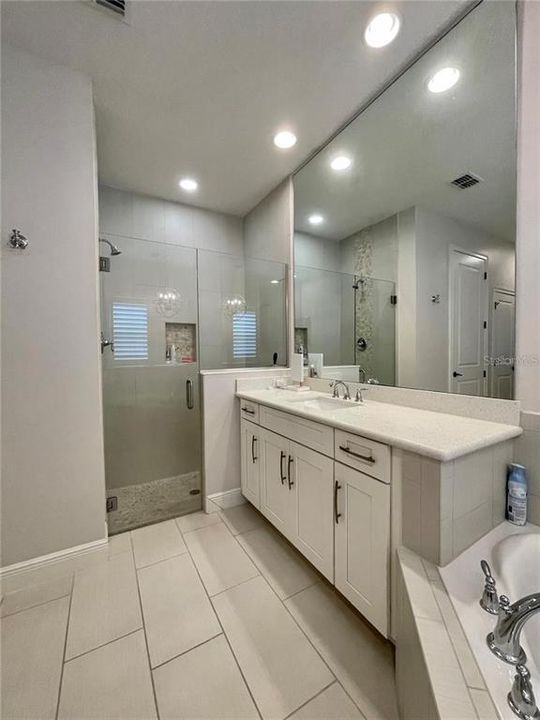 出租: $4,500 (4 贝兹, 2 浴室, 2680 平方英尺)