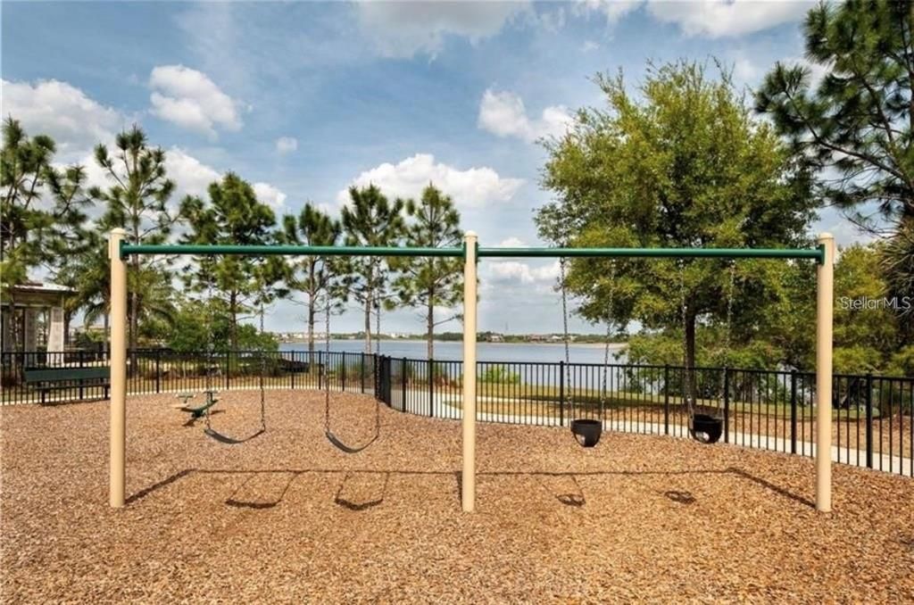 出租: $4,500 (4 贝兹, 2 浴室, 2680 平方英尺)