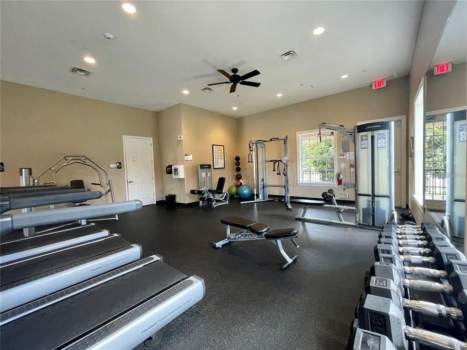 出租: $4,500 (4 贝兹, 2 浴室, 2680 平方英尺)