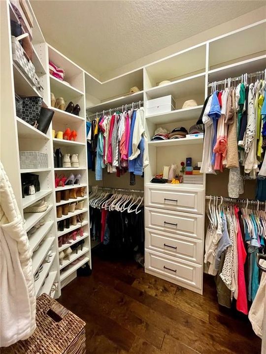 出租: $4,500 (4 贝兹, 2 浴室, 2680 平方英尺)