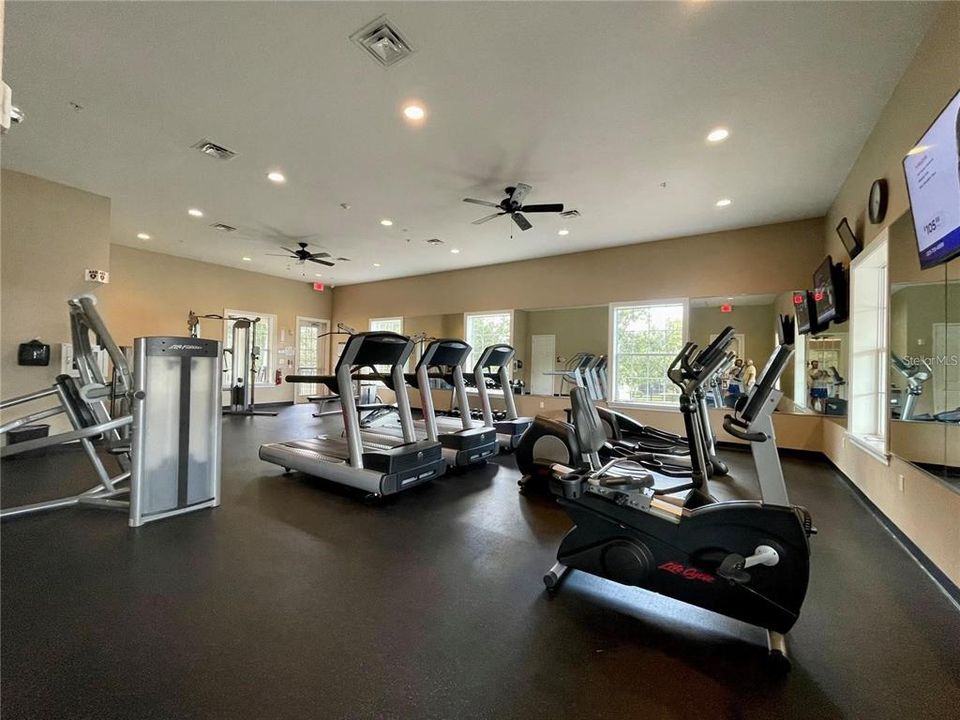 出租: $4,500 (4 贝兹, 2 浴室, 2680 平方英尺)