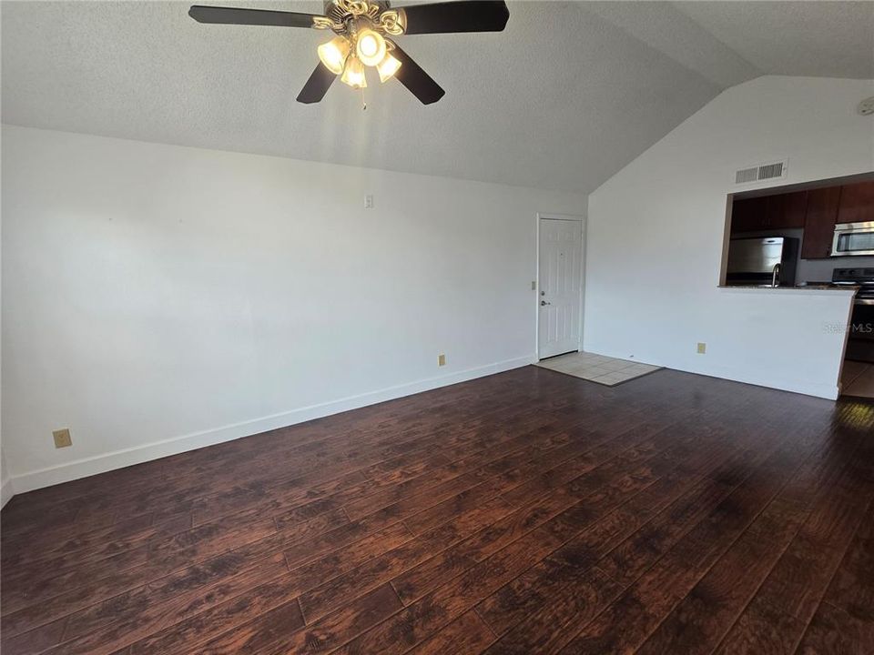 В аренду: $1,349 (1 спален, 1 ванн, 715 Квадратных фут)