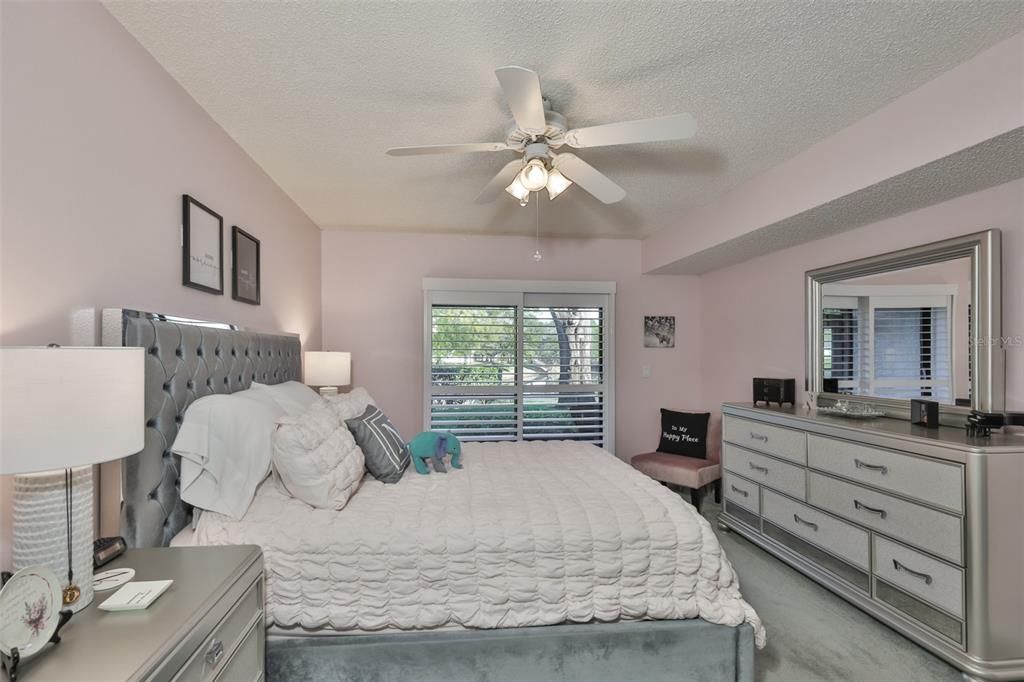 待售: $290,000 (2 贝兹, 2 浴室, 1226 平方英尺)