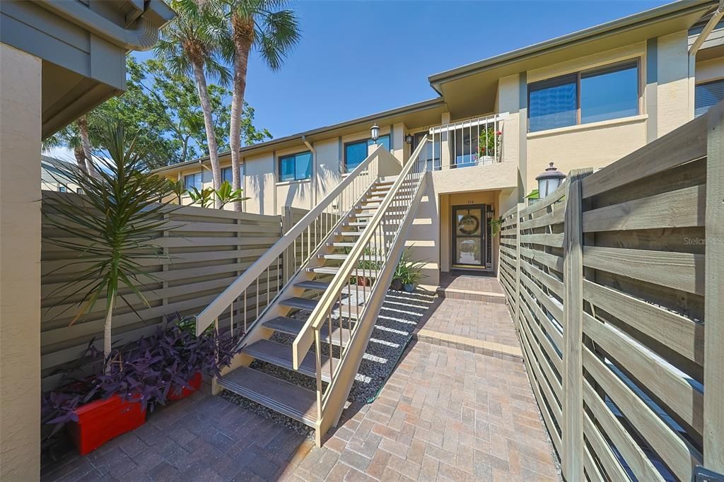 待售: $290,000 (2 贝兹, 2 浴室, 1226 平方英尺)