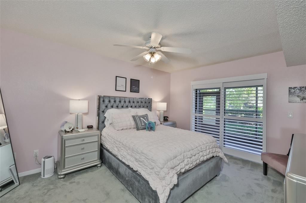 待售: $290,000 (2 贝兹, 2 浴室, 1226 平方英尺)