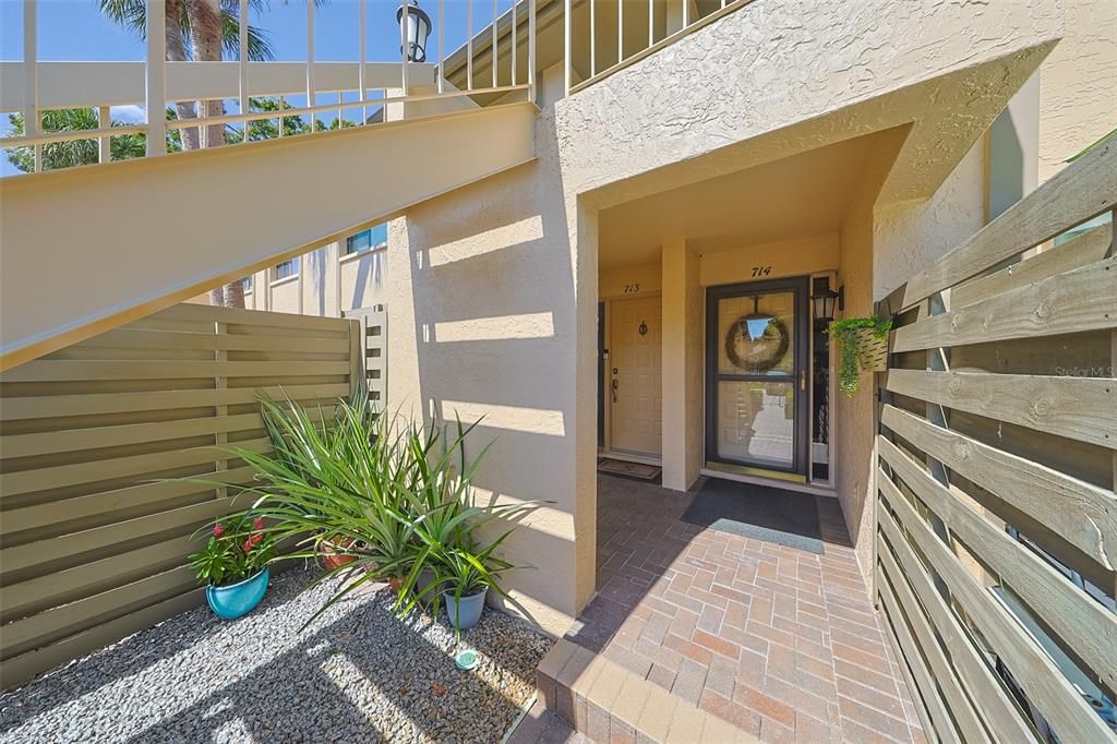 待售: $290,000 (2 贝兹, 2 浴室, 1226 平方英尺)