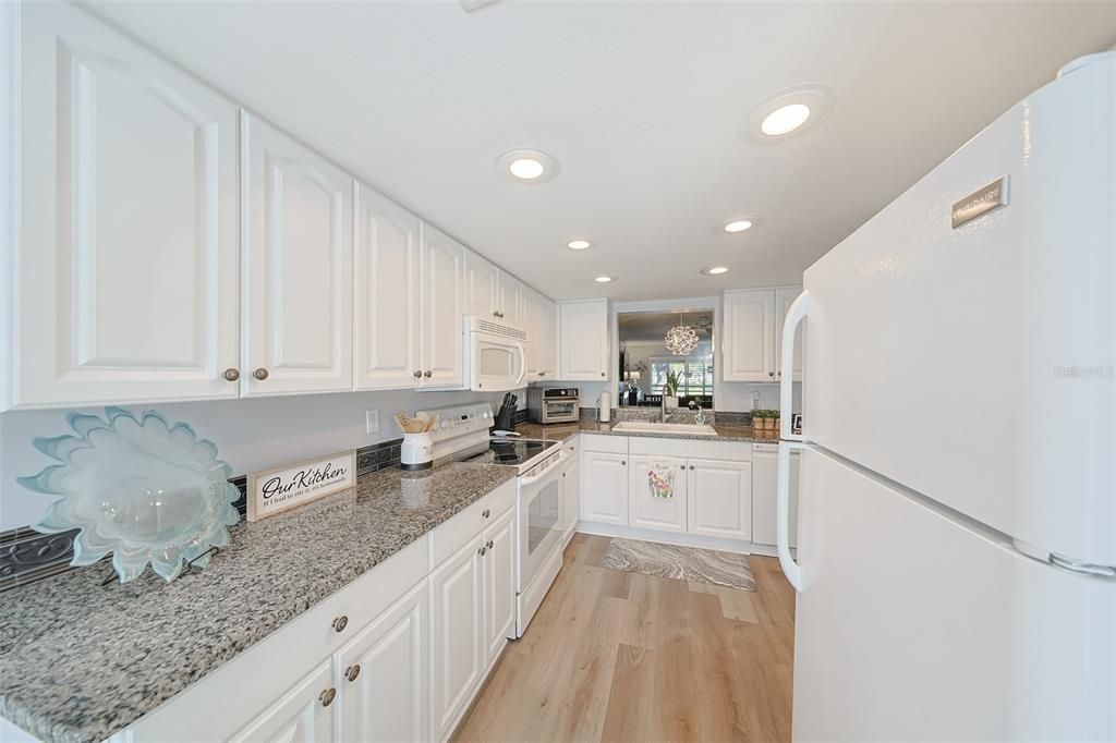 待售: $290,000 (2 贝兹, 2 浴室, 1226 平方英尺)