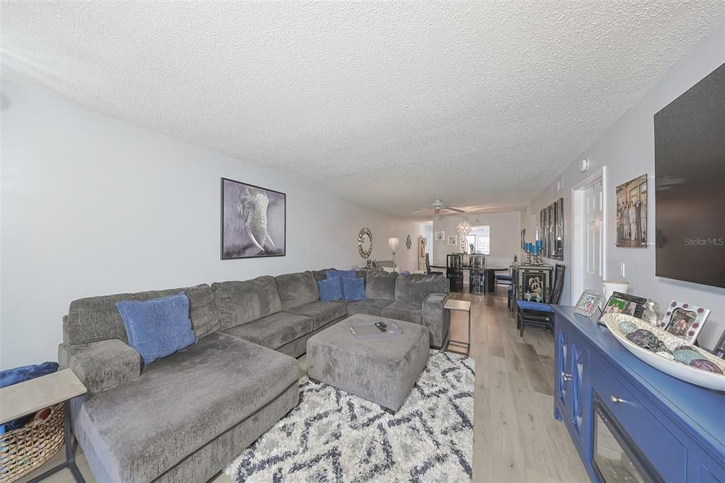 待售: $290,000 (2 贝兹, 2 浴室, 1226 平方英尺)