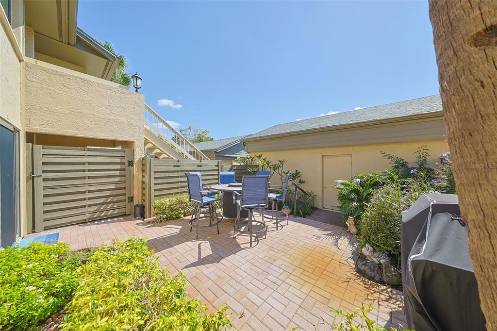 待售: $290,000 (2 贝兹, 2 浴室, 1226 平方英尺)