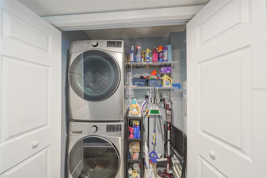 待售: $290,000 (2 贝兹, 2 浴室, 1226 平方英尺)