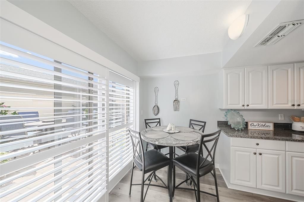 待售: $290,000 (2 贝兹, 2 浴室, 1226 平方英尺)