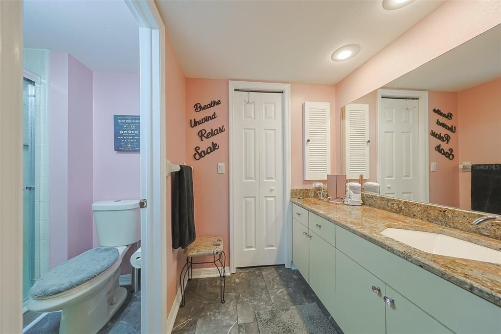 待售: $290,000 (2 贝兹, 2 浴室, 1226 平方英尺)