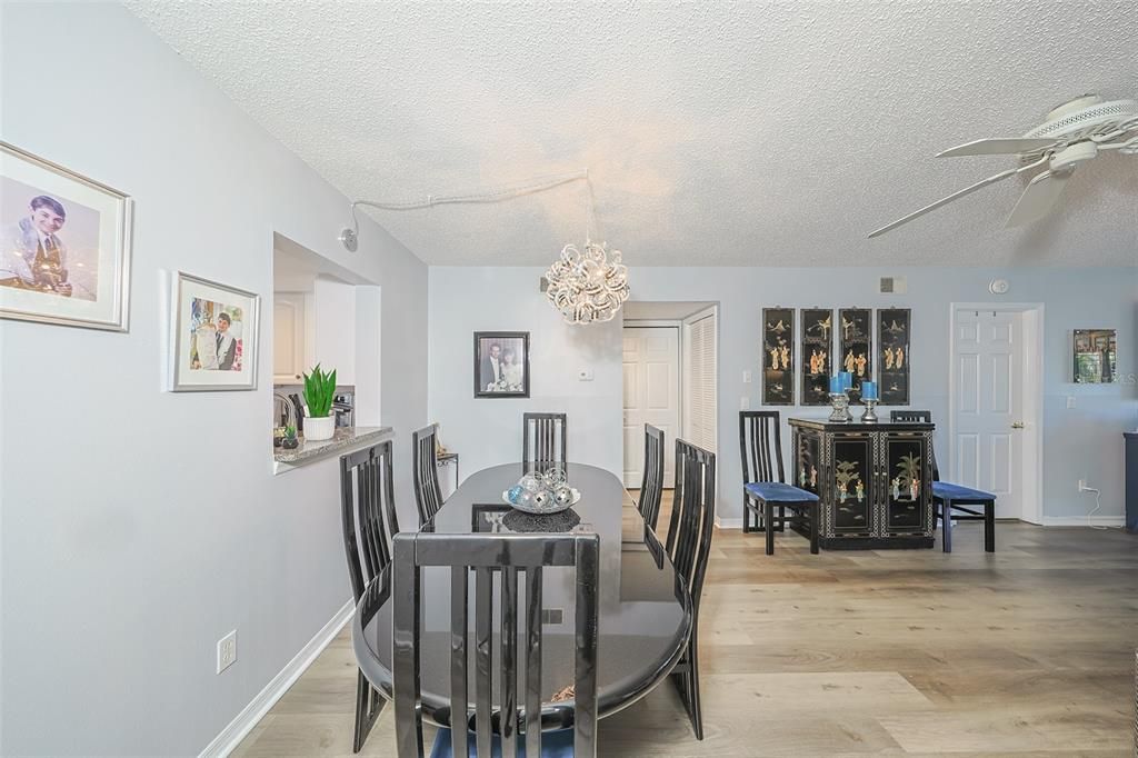 待售: $290,000 (2 贝兹, 2 浴室, 1226 平方英尺)