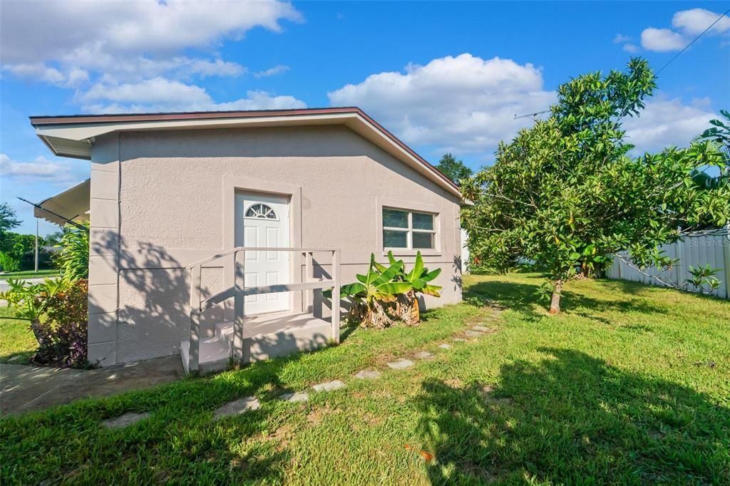 For Rent: $2,799 (2 beds, 1 baths, 1522 Square Feet)