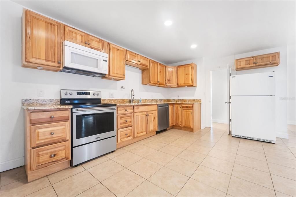 For Rent: $2,799 (2 beds, 1 baths, 1522 Square Feet)