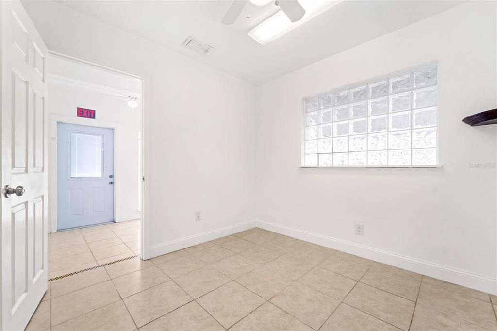 For Rent: $2,799 (2 beds, 1 baths, 1522 Square Feet)