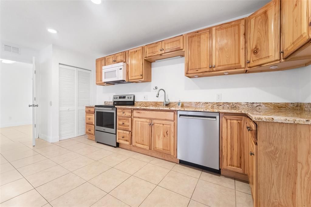 For Rent: $2,799 (2 beds, 1 baths, 1522 Square Feet)