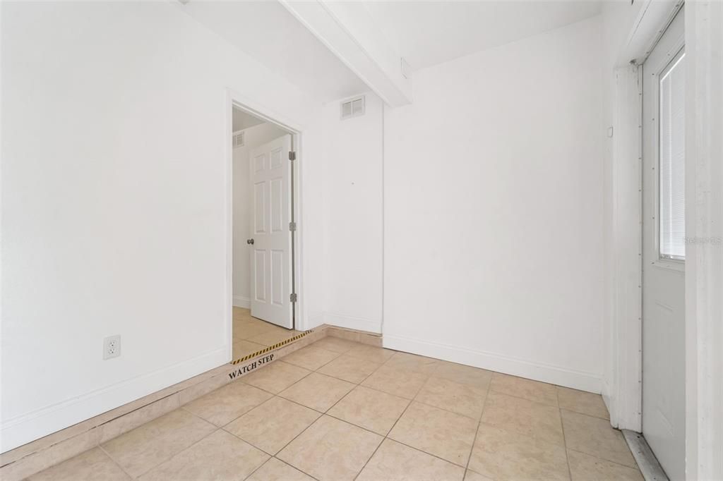 For Rent: $2,799 (2 beds, 1 baths, 1522 Square Feet)