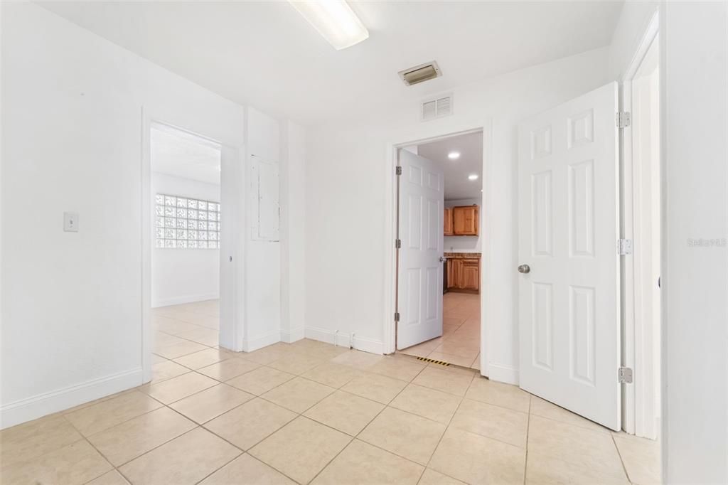 For Rent: $2,799 (2 beds, 1 baths, 1522 Square Feet)