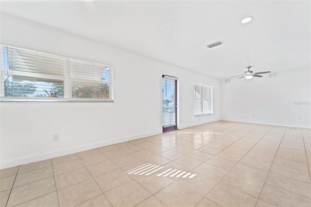 For Rent: $2,799 (2 beds, 1 baths, 1522 Square Feet)