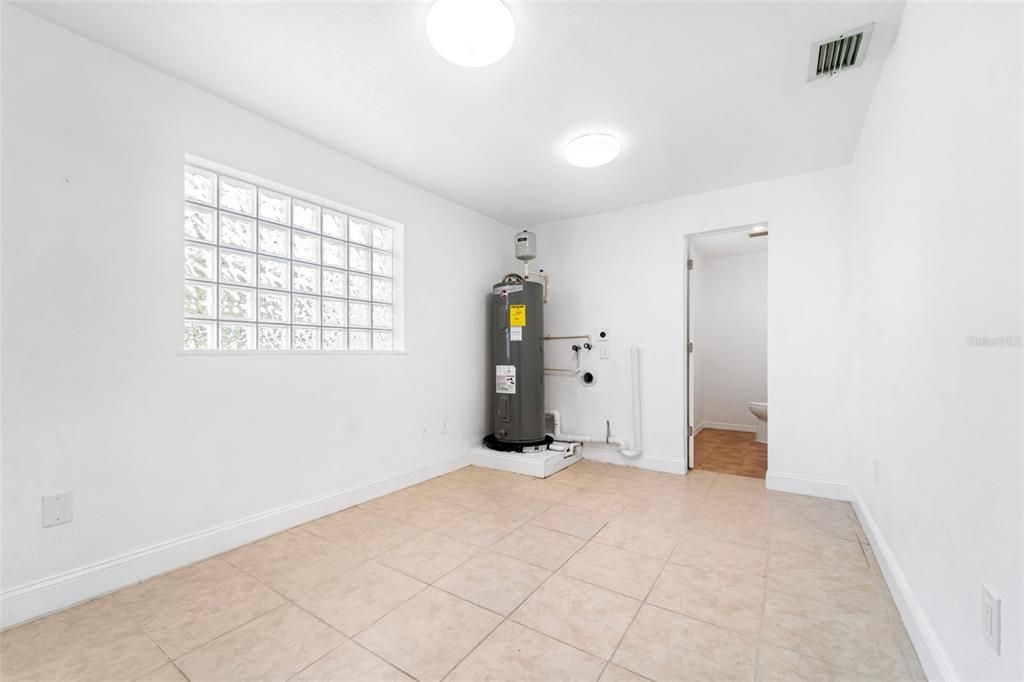 For Rent: $2,799 (2 beds, 1 baths, 1522 Square Feet)