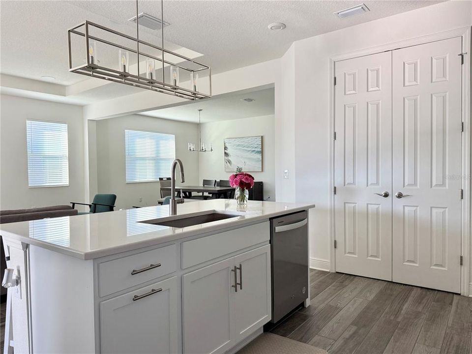 На продажу: $525,000 (4 спален, 3 ванн, 2332 Квадратных фут)