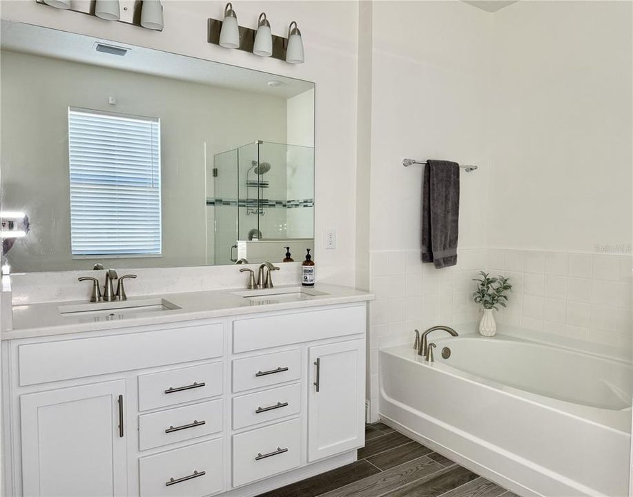 На продажу: $525,000 (4 спален, 3 ванн, 2332 Квадратных фут)