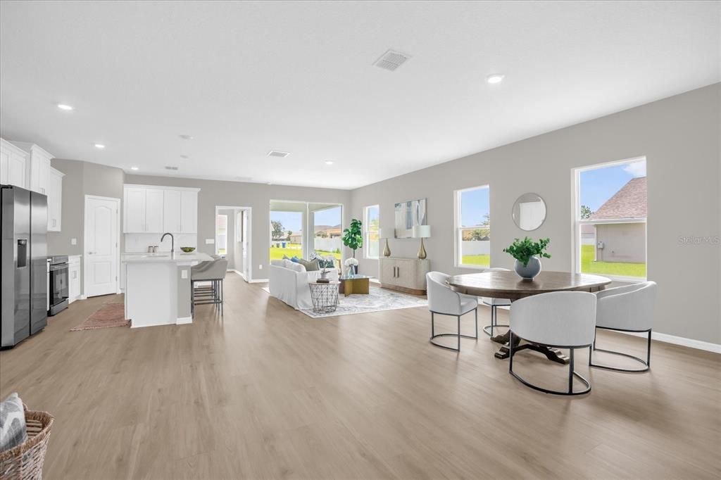 合同活跃: $379,900 (4 贝兹, 3 浴室, 1990 平方英尺)