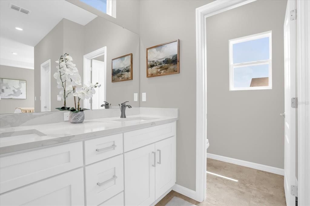 合同活跃: $379,900 (4 贝兹, 3 浴室, 1990 平方英尺)