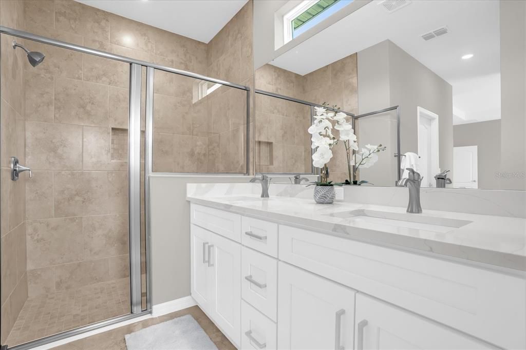 合同活跃: $379,900 (4 贝兹, 3 浴室, 1990 平方英尺)