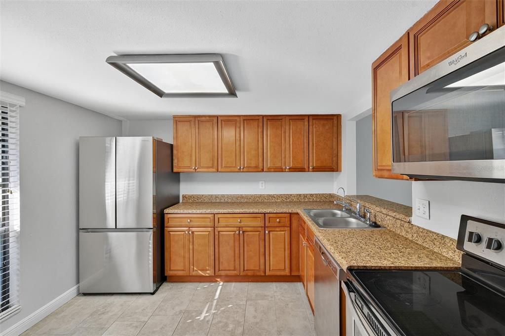 For Sale: $265,000 (2 beds, 2 baths, 1060 Square Feet)