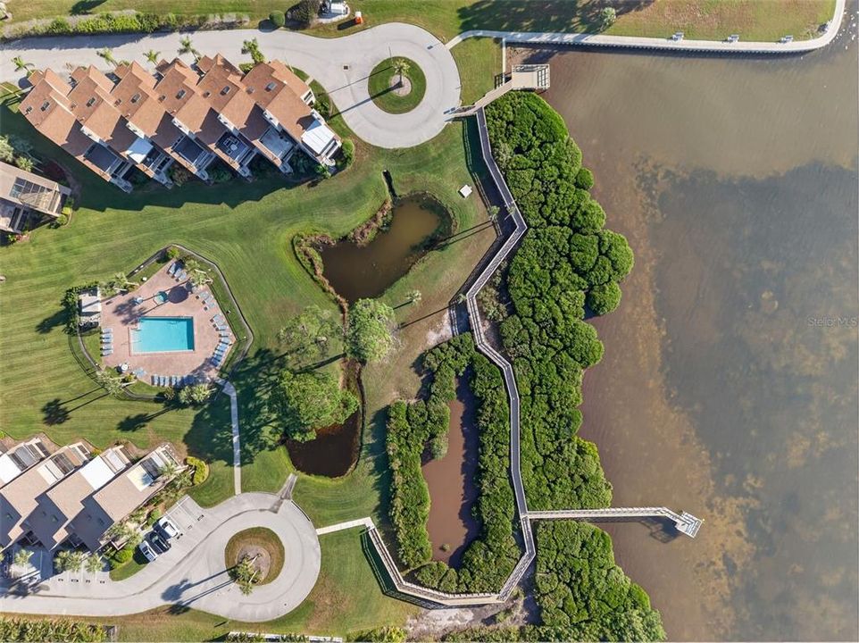 For Sale: $265,000 (2 beds, 2 baths, 1060 Square Feet)