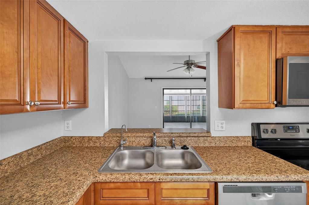 For Sale: $265,000 (2 beds, 2 baths, 1060 Square Feet)