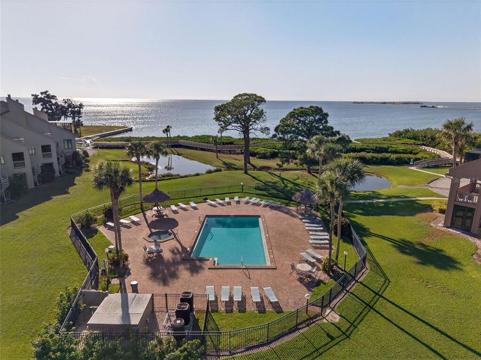 For Sale: $265,000 (2 beds, 2 baths, 1060 Square Feet)