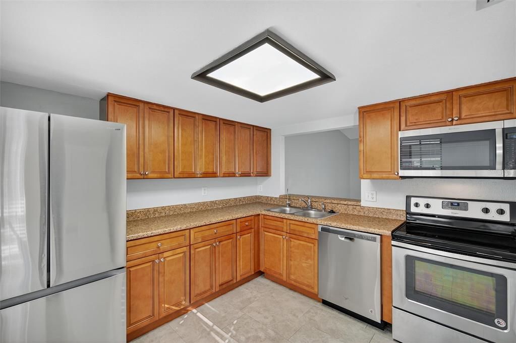 For Sale: $265,000 (2 beds, 2 baths, 1060 Square Feet)