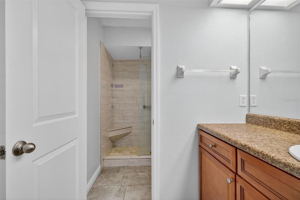 For Sale: $265,000 (2 beds, 2 baths, 1060 Square Feet)