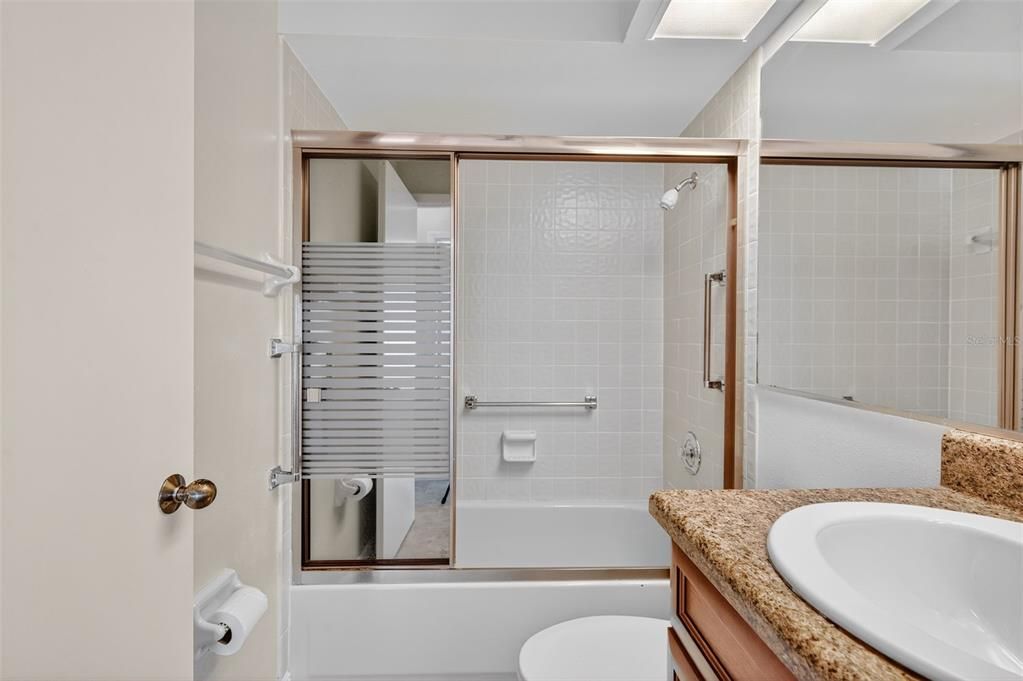 For Sale: $265,000 (2 beds, 2 baths, 1060 Square Feet)