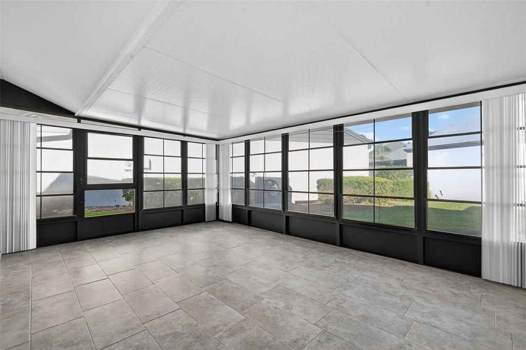 For Sale: $265,000 (2 beds, 2 baths, 1060 Square Feet)