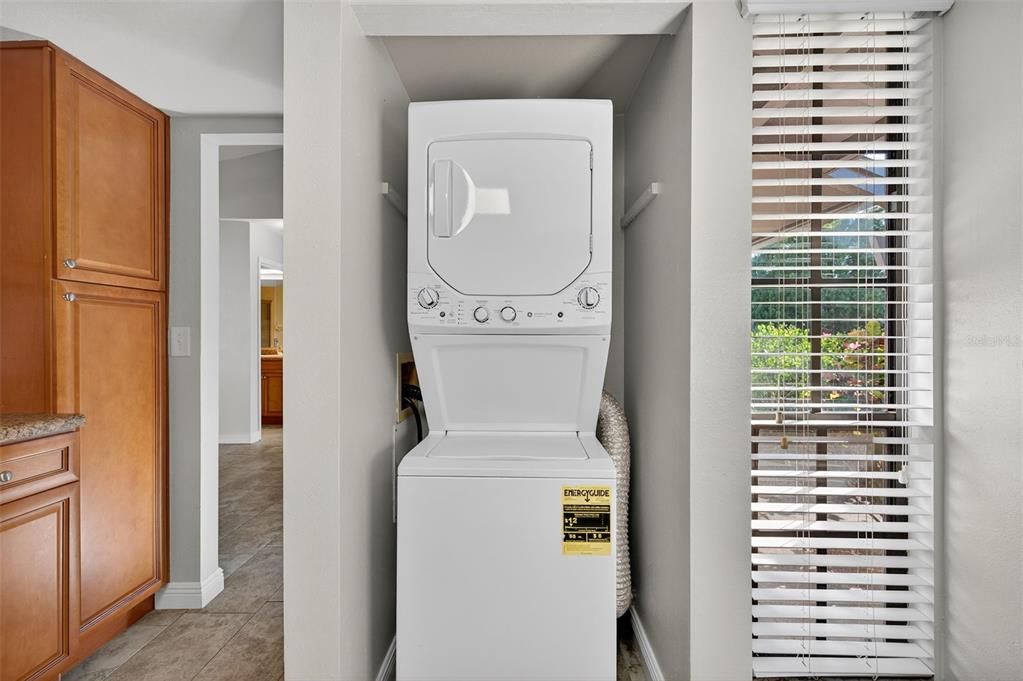 For Sale: $265,000 (2 beds, 2 baths, 1060 Square Feet)