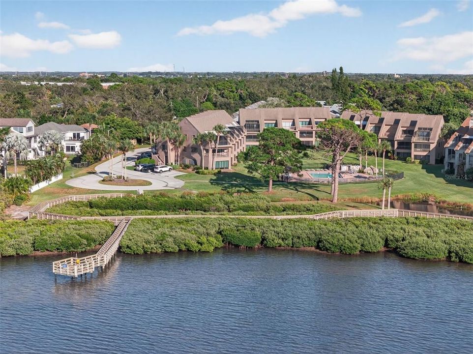 For Sale: $265,000 (2 beds, 2 baths, 1060 Square Feet)