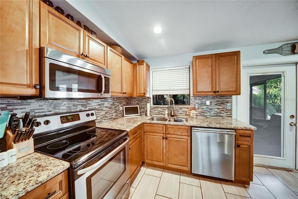 For Sale: $369,000 (3 beds, 2 baths, 1184 Square Feet)