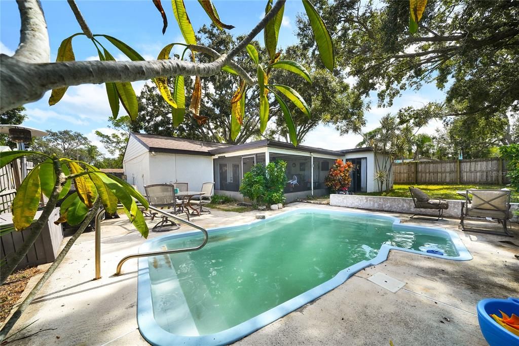 For Sale: $369,000 (3 beds, 2 baths, 1184 Square Feet)