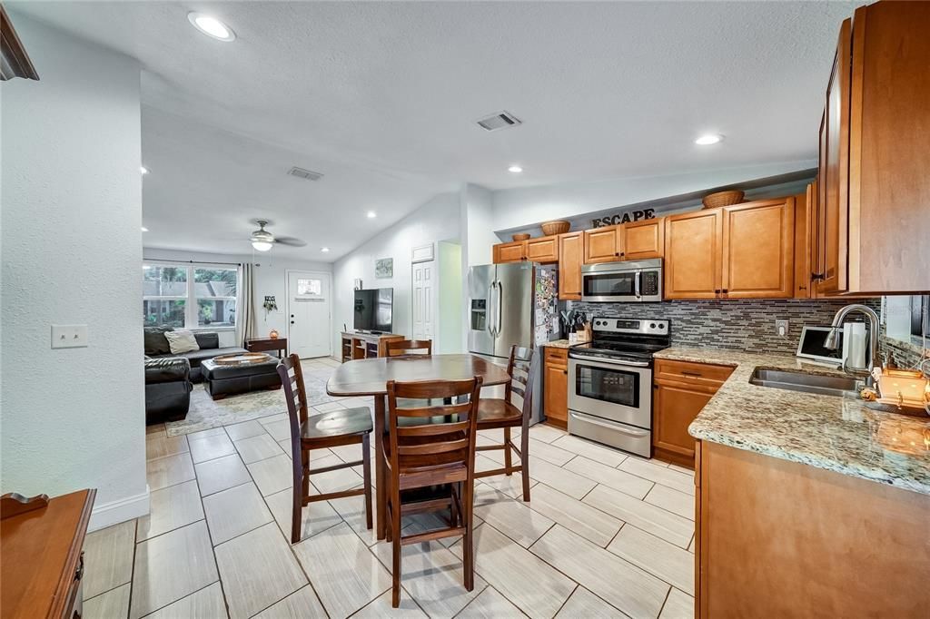 For Sale: $369,000 (3 beds, 2 baths, 1184 Square Feet)