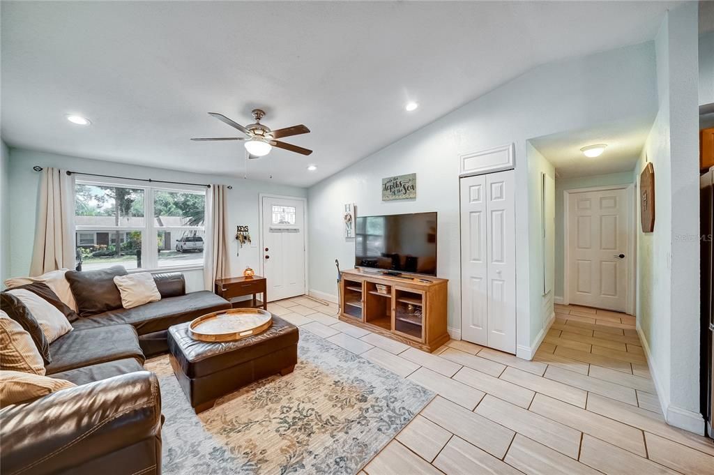 For Sale: $369,000 (3 beds, 2 baths, 1184 Square Feet)