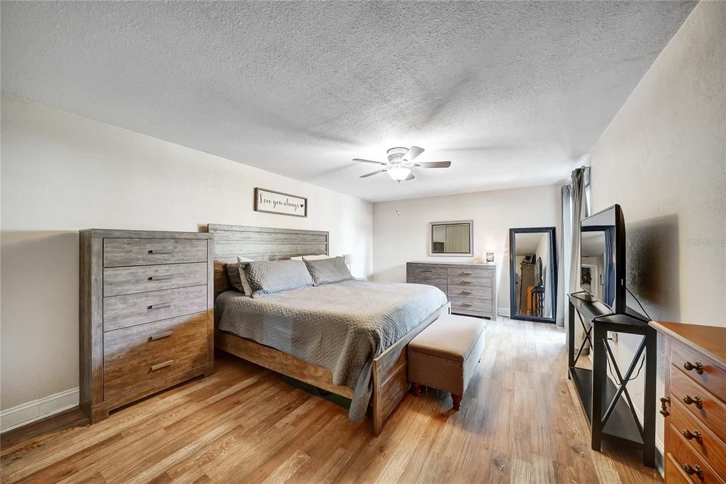 For Sale: $369,000 (3 beds, 2 baths, 1184 Square Feet)