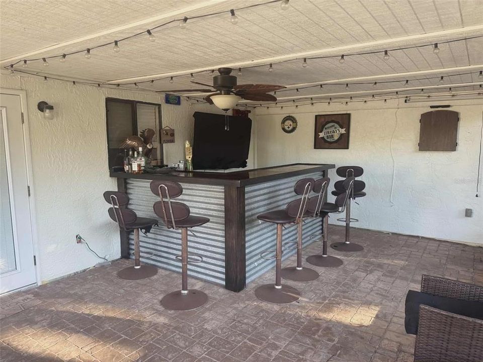 For Sale: $369,000 (3 beds, 2 baths, 1184 Square Feet)